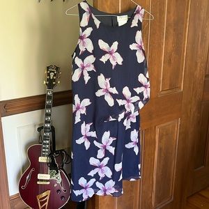 Floral pencil dress, perfect for work or evening.